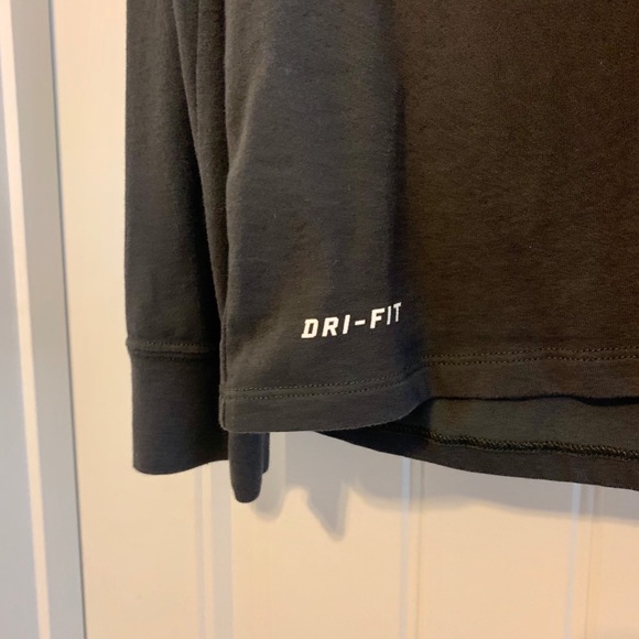 Nike men’s long-sleeve training top - Picture 5 of 8